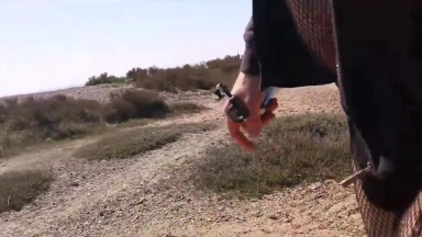 Travestimento pubblico e seghe sulla spiaggia