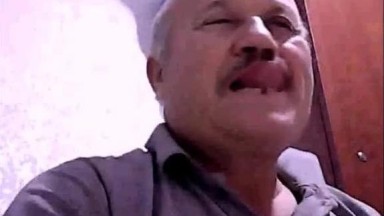 Lo spettacolo del grosso cazzo del nonno