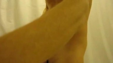 Twink danese dal grosso cazzo sega e spara