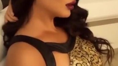 La bellezza libanese Rola Yammout in bikini