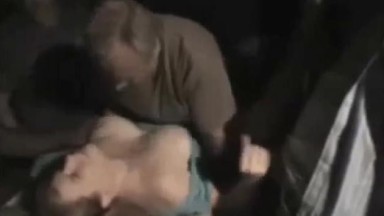 Ragazza amatoriale al cinema per adulti