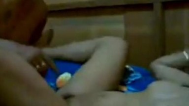 Ragazza indonesiana tatuata in un video amatoriale hardcore