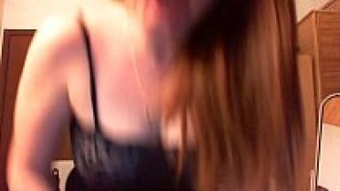 Ragazza mostra le sua biancheria su CamVoice.com