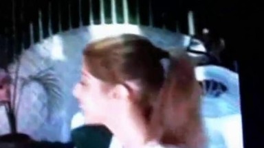 Babysitter succhia un grosso cazzo in gola profonda in webcam