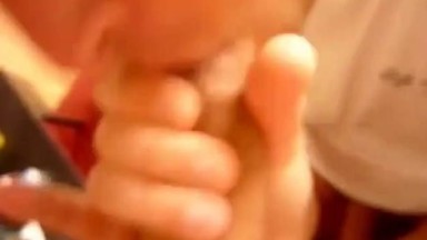 Pompino amatoriale con un grosso cazzo