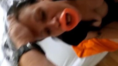 Il pompino in gola profonda della ragazza austriaca
