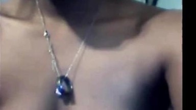 Ragazza indiana si masturba in webcam
