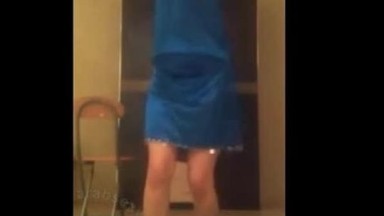 Una matura araba dai grossi seni si masturba