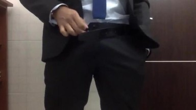 Papà dal cazzo grosso se lo fa in ufficio
