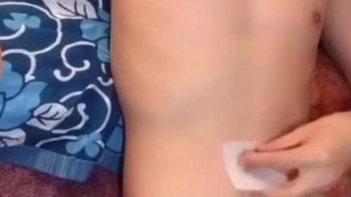 Twink cinese si masturba in cam