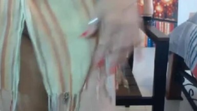 Spettacolo in webcam di grandi tette latine mature