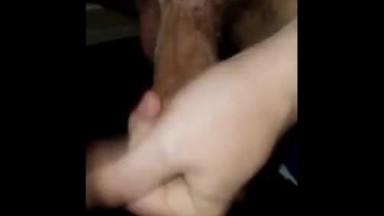 Un ragazzo amatoriale arriva al climax cremoso