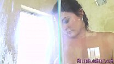 Milf sucking dick for cumshot facial