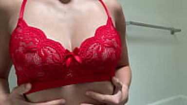 Una ragazza studentessa viene scopata in bagno dopo la lezione