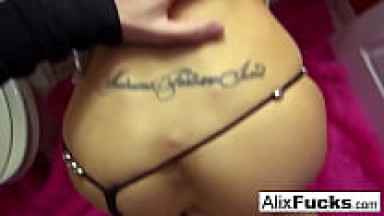 Sesso in bagno con Alix Lynx